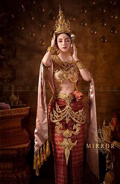 🇰🇭 CAMBODIA 🇰🇭
Tep Apsor of Cambodia ⚜️ Cambodian lady in Khmer ancient costumes ⚜️ | Gaya kantoran, Wanita terseksi, Wanita