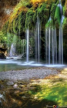Pin by Silvina Bergé on Mágico | Amazing nature photos, Beautiful waterfalls, Pretty landscapes