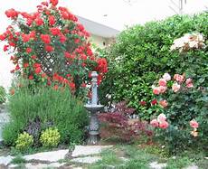 giardino fiorito gioco viserba di rimini giardino fiorito con fontana elvio giardino fiorito gioco viserba di rimini giardino fiorito con fontana elvio