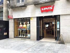 Image result for Pared De Accesorios En Tienda Levi's