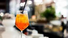 bicchieri per spritz spritz la ricetta originale veneto con bicchieri per spritz spritz la ricetta originale veneto con
