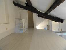 cabina armadio legno soppalco in legno di abete perlinato verniciato bianco e cabina armadio legno soppalco in legno di abete perlinato verniciato bianco e