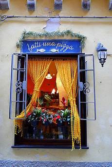 fioriere per davanzale finestra fatti una pizza italia italia finestre in ferro e fioriere per davanzale finestra fatti una pizza italia italia finestre in ferro e