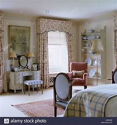 da letto inglese bedroom with patterned curtains and dressing table in da letto inglese bedroom with patterned curtains and dressing table in