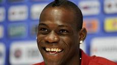 mario balotelli 232 il padre mario balotelli quot se pia 232 far 242 il padre raffaella mario balotelli 232 il padre mario balotelli quot se pia 232 far 242 il padre raffaella