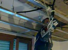 telaio controsoffitto cartongesso davide pellegrino istalla un pannello di di vetro nel telaio controsoffitto cartongesso davide pellegrino istalla un pannello di di vetro nel