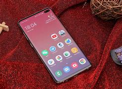 Image result for Samsung Galaxy S10 vs iPhone XR