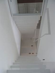 corrimano in vetro per scale scala a sbalzo in ferro verniciato con corrimano e vetri corrimano in vetro per scale scala a sbalzo in ferro verniciato con corrimano e vetri