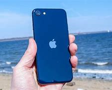 Image result for 2022 iPhone SE vs Galaxy 21