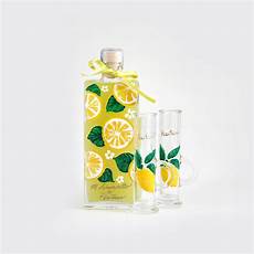 bicchieri per limoncello limoncello con bottiglia e bicchieri dipinti a mano bicchieri per limoncello limoncello con bottiglia e bicchieri dipinti a mano