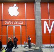 Image result for iPhone 1 Apple Store