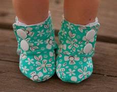 pin de lar en fofuplanas baby sewing baby maggie s stay on baby booties sewing tutorial printable pin de lar en fofuplanas baby sewing baby maggie s stay on baby booties sewing tutorial printable