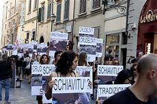 carrozze cavalli usate quot no alle carrozze trainate dai cavalli quot la manifestazione carrozze cavalli usate quot no alle carrozze trainate dai cavalli quot la manifestazione