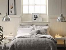 cuscini da letto quale illuminazione scegliere per la da letto cuscini da letto quale illuminazione scegliere per la da letto