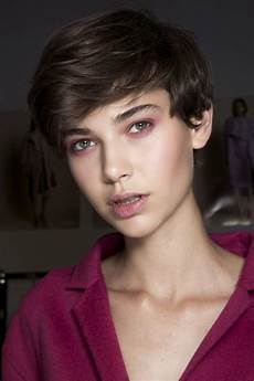 hair short tricks to maintaining your hair cut at home hair short tricks to maintaining your hair cut at home