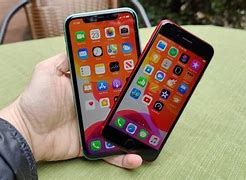 Image result for iPhone SE vs iPhone XR