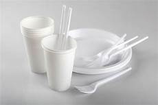 piatti e bicchieri di plastica per feste mense scolastiche stop plastica stoviglie piatti e bicchieri di plastica per feste mense scolastiche stop plastica stoviglie