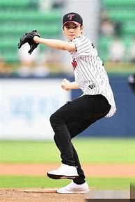 Image result for 车银优 棒球 LG Twins