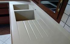 lavello in corian fase di montaggio di un piano cu lavello in corian fase di montaggio di un piano cu