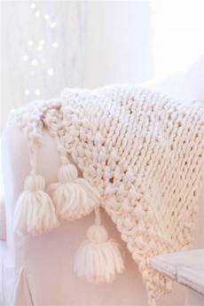 knit diy easy diy chunky knit blankets to cozy up with homelovr knit diy easy diy chunky knit blankets to cozy up with homelovr