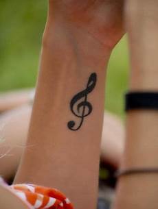 tatuaggi sul polso interno tatuaggio chiave di violino interno polso tatto note sound tatuaggi sul polso interno tatuaggio chiave di violino interno polso tatto note sound