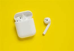 Image result for iPhone SE 64 GB EarPods
