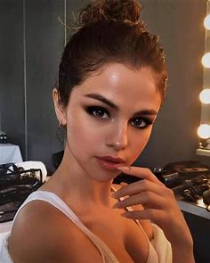 Comment your name below ❤️👇 Follow @selenagomezaddictions | Selena gomez makeup, Celebrity makeup, Beauty products drugstore