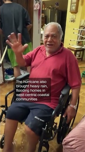Flooding hits Mexico's coast as Hurricane Simon lashes region