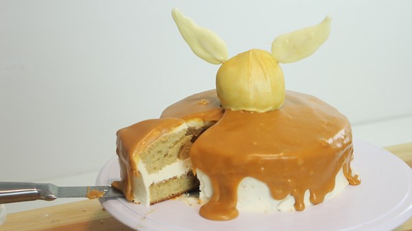 Butterbeer Cake with Golden Snitch