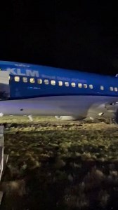 Year 2000 built KLM Boeing 737-8K2 aircraft (PH-BXM) made an emergency landing resulting a Runway excursion on Runway 18 of Oslo Sandefjord-Torp Airport (TRF), Norway, due to a malfunction to its hydraulic system. The incident took shape just after take-off , at around 4900ft. when the aircraft was operating flight KL1204 from Oslo (OSL) to Amsterdam (AMS) on 28 December. 🎥Credit: @mackjacklar via Antony Ochieng, KE✈️ @Turbinetraveler #safety #aircraft #aviation #incident | FL360aero