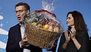 Aguinaldo en la cena de Navidad del PP de Madrid: Ayuso regala cestas de fruta a cuatro afiliados