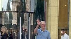 Tim Cook Betrayed by Apple Store Front Door 😂😅
