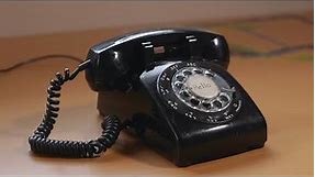 Dialing on an OLD PHONE (How to use a telephone in the past)