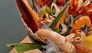 Réalisation d'un plateau de fruits de mer lors du salon Fournil Pro. Creation of a seafood tray at the