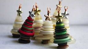 Button Christmas Tree Ornament - DIY this easy ornament made of buttons, beads, and wire