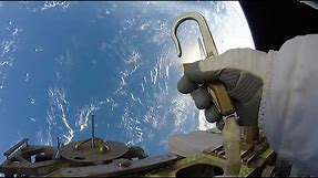2 minutes d'une vertigineuse sortie dans l'espace depuis l'ISS
