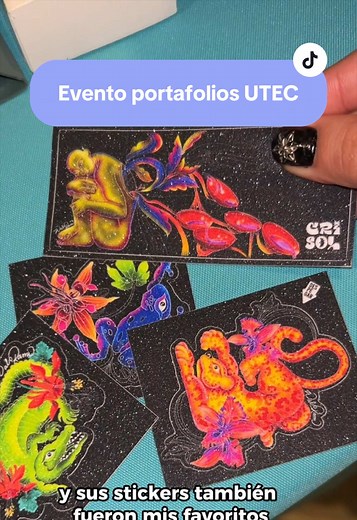 Vamos al evento de presentación de portafolios de diseño gráfico de la Universidad Tecnológica (UTEC) Al final conseguí 30 stickers! Hola soy Belén! ⭐️🐞 #stickers #diseñografico #universidad #utec #elsalvador