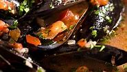 How to cook Mussels with Garlic White Wine Sauce