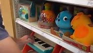 People react to guy playing toy pianos 🎹