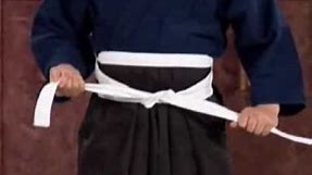How to put on hakama (iaido)