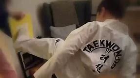 As a hoppy, of many people, taekwondo is a Korean martial art that combines self- defense techniques. Itsepuolustus ohjattuna harrastuksena on suositeltavaa ohjaajan valvonnassa. #12.december #12.joulukuuta #exercising #moving #coordinating #pfysicalmovement #itsepuolustus #suojavarusteet #turvallisuusohjeet | Rauni Häkkinen