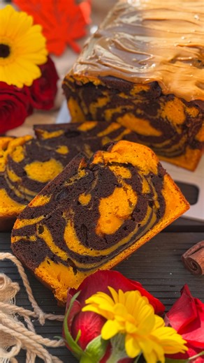 Marina Dekan 🌸💝 on Instagram: "Mramorni kolac sa bundevom Sočan, mirisan i pun jesenskog šarma 🍂✨ Mramorni kolač s bundevom koji grije dušu i nepce. 🧡 -Recept -2 case (250 ml) brasna -1 prasak za pecivo -1 casa ulja -2 case secera -4 jaja -2 case jogurta (mleka) -2 vanil secera -Dodatno: -2 kasike kakaoa -150 g pirea od bundeve -1 kasicica cimeta -Priprema: Umutiti jaja sa secerom i vanil secerom zatim dodati jogurt,brasno pomesano sa praskom za pecivo. Izmutiti mikserom pa na kraju dodati u