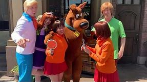 I dressed as Velma to meet the Scooby Doo gang | ¡Me disfracé de Vilma! | UNIVERSAL STUDIOS