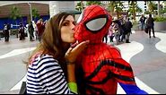 KISSING SPIDERMAN WOLVERINE WONDER WOMAN COMIC CON BLOOPERS =)