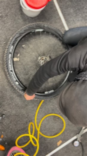 Installation of the Tannus armour — Italian-made protection for your rim from damages and tyres from ripping. With softer tyres it goes something like this. | Vokitööd