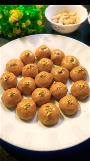 Besan laddu | Halwai Style Ladoo at Home 👌 #viralvideo #food #recipe