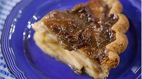 Rustic apple pie: Elizabeth Chambers makes it easy as you know what!