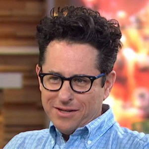 J.J. Abrams on Having a Female Lead in Star Wars: I Want Moms to Take Their Daughters to See The Force Awakens