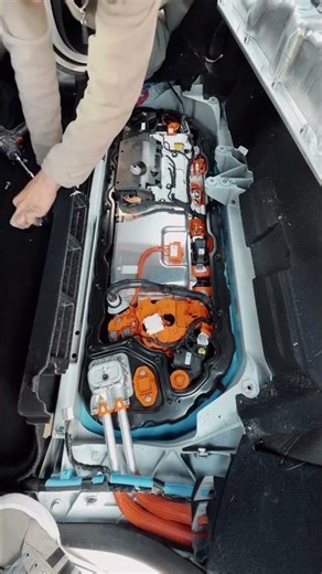 Tesla Model Y after a crash from the US won't start? Pyrotechnic fuse replacement and Crash VCFro...