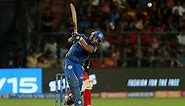 Yuvraj Singh hits 3 sixes in a row at the Chinnaswamy Stadium